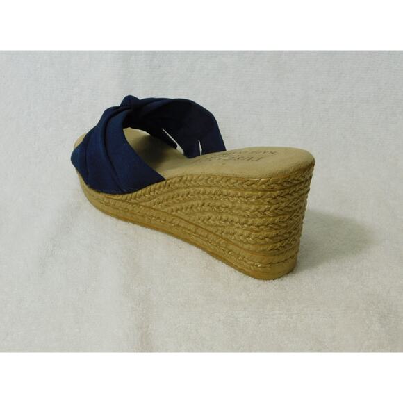 W642 Easy Street Blue Crepe Ghita Tuscany Wedge Sandals Size 6.5 WW - Picture 3 of 5